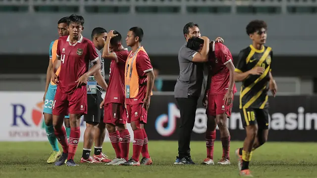 Foto: Arkhan Kaka Menangis Usai Timnas Indonesia U-17 Dibantai Malaysia