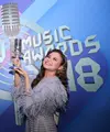 Penyanyi asal Sumedang, Rossa dinobatkan sebagai Penyanyi Solo Wanita Paling Ngetop. Ibu satu anak itu berhasil meraih suara tertinggi mengungguli, Fatin, Isyana Sarasvati, Raisa dan Syahrini. (Adrian Putra/Bintang.com)