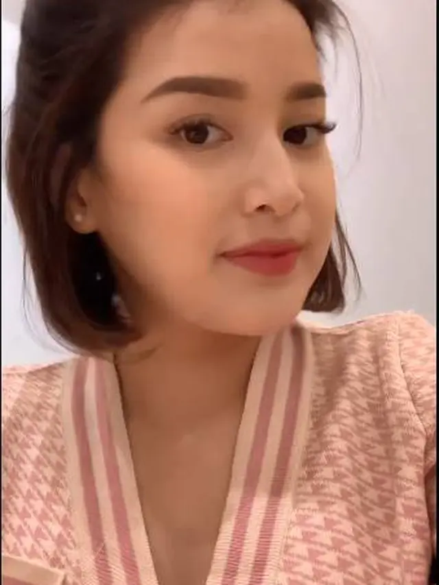 6 Potret Gaya Rambut Baru Rosiana Dewi, Tampil Menawan Saat Hamil