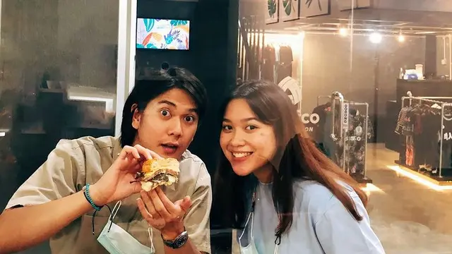 Makin Lengket, Ini 6 Momen Manis Iqbaal Ramadhan dan Zidny Lathifa