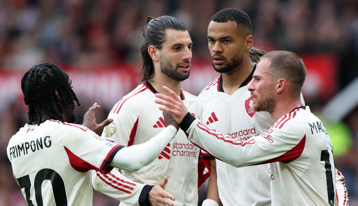 Para pemain Liverpool melakukan selebrasi usai berhasil menyamakan kedudukan menjadi 2-2. (AFP/Darren Staples)