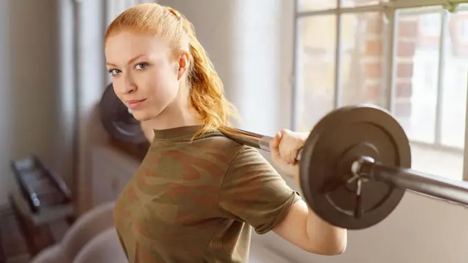Wanita Latihan Angkat Beban, Bahayakah?