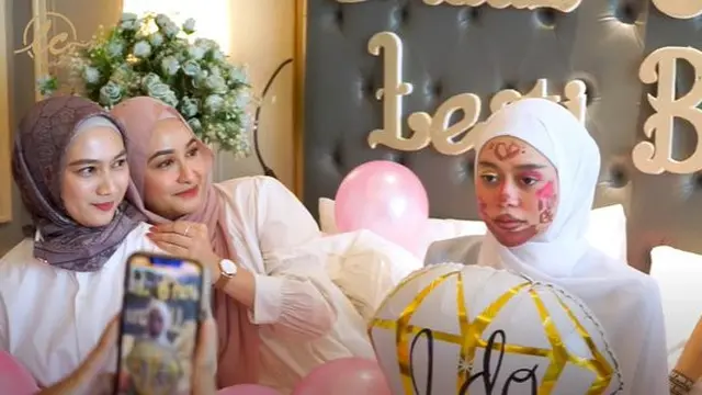 7 Momen Kejutan Bridal Shower Lesty Kejora, Tampil Kocak Saat Wajahnya Dicoret-coret