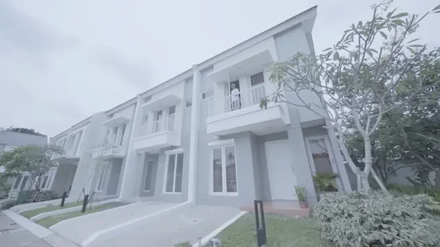 Rumah Mewah Dwinda Ratna dan Furry Setya