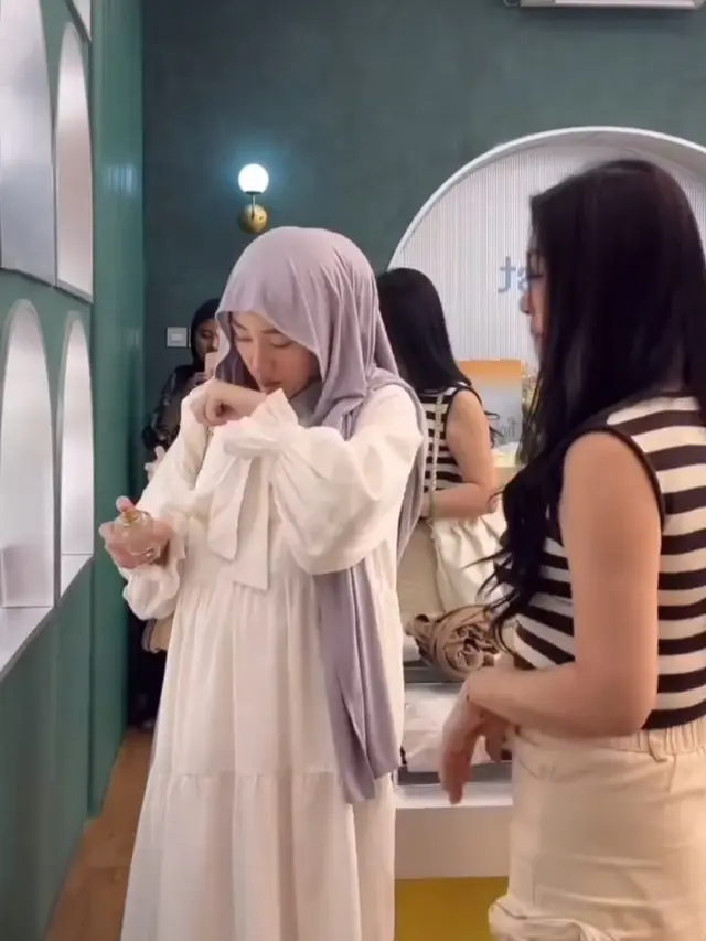 Momen Kebersamaan Larissa Chou dan Ibunya yang Beda Agama, Sampai Cocok Disebut Kakak-Adik