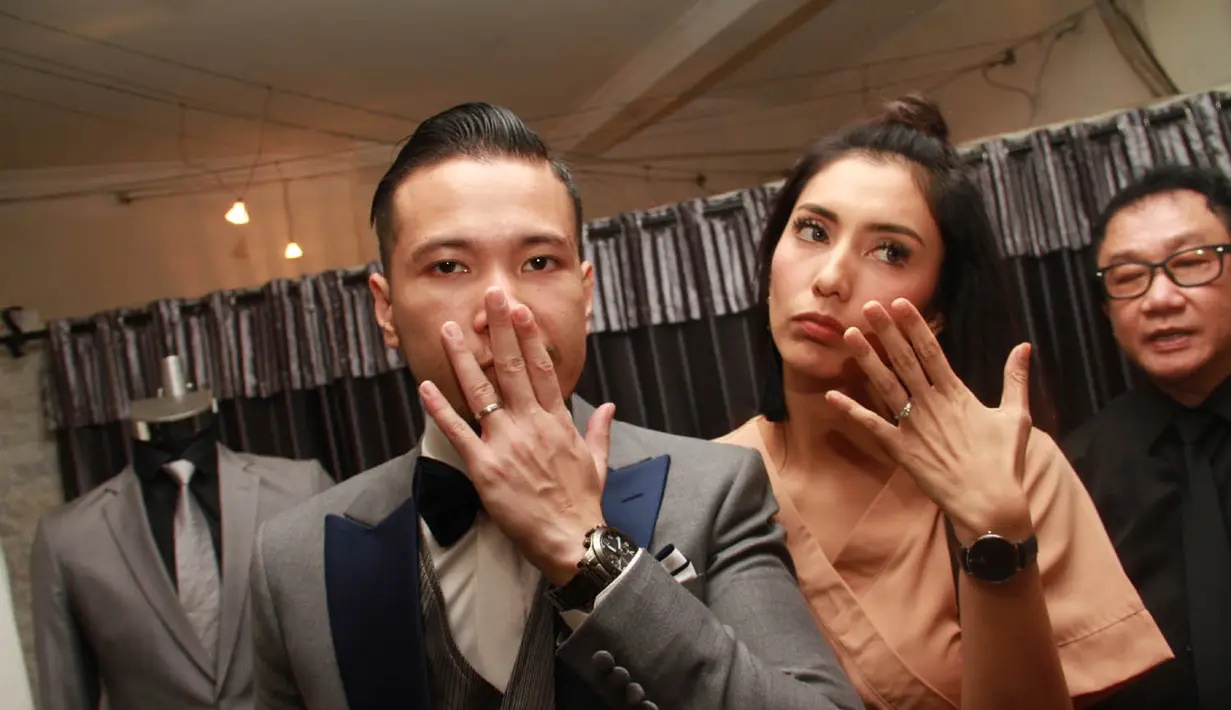 Jelang hari pernikahan, Tyas dan Raiden menceritakan banyak hal mengenai hari bahagianya itu. Mulai dari konsep pernikahan, bula madu, bahkan kegeramannya saat mengetahui waktu dan tempat pelaksanaannya telah bocor. (Nurwahyunan/Bintang.com)