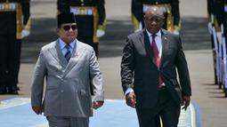 Presiden Prabowo Subianto menerima Presiden Afrika Selatan Cyril Ramaphosa di Istana Merdeka, Kompleks Istana Kepresidenan, Jakarta Pusat, Rabu (22/10/2025). (Bay ISMOYO/AFP)