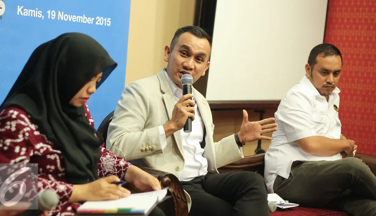 Effendi Syahputra (tengah), Titi Anggraini (kiri),Willy Efendi (kanan) hadir saat diskusi publik di kawasan Jakarta, Kamis (19/11/2015). (Liputan6.com/Faizal Fanani)