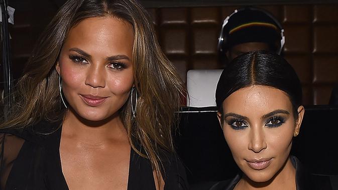 Kim Kardashian Hadiahi Chrissy Teigen Buket Bunga Raksasa ...