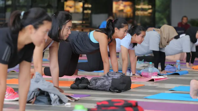 Yoga bersama Active Barn di Fimela Fest 2018