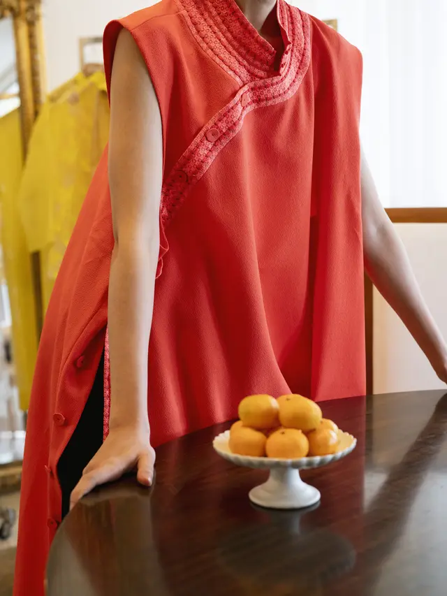 Sambut Tahun Baru Imlek dengan Nuansa Kontemporer yang Meriah di Koleksi Terbaru Sapto Djojokartiko