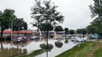 Ilustrasi banjir. (Photo by jim gade on Unsplash)