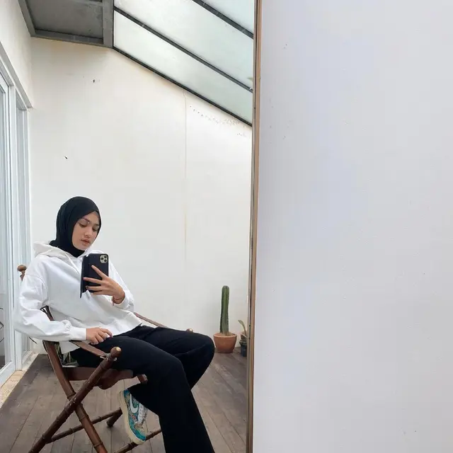 Gaya Hijab Disebut Mirip Ibu-Ibu, Ini 6 Potret Transformasi Penampilan Cut Syifa