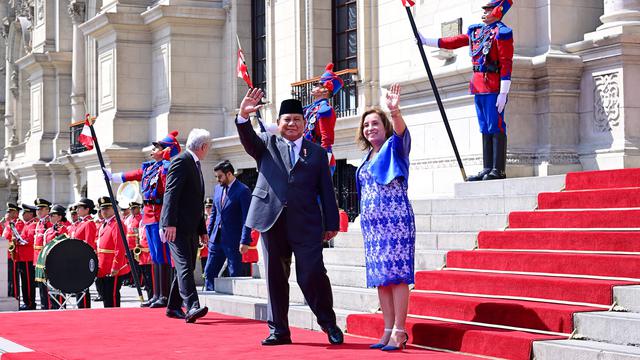 Temui Presiden Peru Dina Boluarte, Prabowo Subianto Disambut Upacara Kehormatan