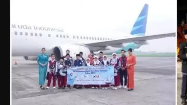 Siswa SD di Salatiga Study Tour Naik Pesawat Garuda Indonesua