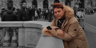 Ivan Gunawan kini tengah berbahagia lantaran telah genap  berusia 36 tahun pada 31 Desember 2017 kemarin. Sejumlah doa dan ucapan datang dari rekan-rekan sesama artisnya, namun ada satu yang sepertinya cukup istimewa. (Instagram/ivan_gunawan)