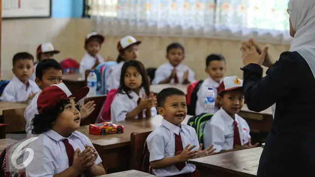 20150727-Hari-Pertama-Masuk-Sekolah-Jakarta1