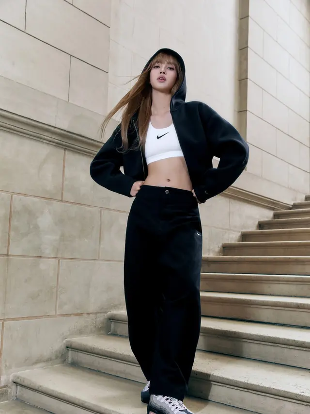 Lisa BLACKPINK Resmi Digandeng Nike, Sepatu Air Max 95 Langsung Ludes