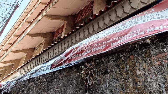 Lokasi ditemukannya jasad siswa SMP 123 di Cengkareng yang jatuh dari atap sekolah (Merdeka)
