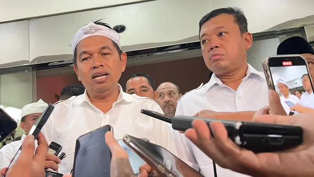 Gubernur Jawa Barat, Dedi Mulyadi bersama Menteri ATR/BPN, Nusron Wahid usai melakukan rapat di Balai Kota Depok.