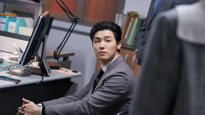 Kang Min Hyuk di serial drama Korea Celebrity. (Foto: Kim In Han/Netflix)