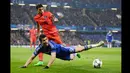 Duel panas terjadi di leg kedua 16 besar Liga Champions antara Chelsea dengan Paris St Germain di Stadion Stamford Bridge, London, Inggris (11/3/15) . Chelsea bermain imbang 2-2 dengan Paris St Germain. (Reuters/Tony O'Brien)
