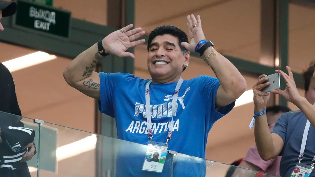 Gaya Nyentrik Maradona Saat Saksikan Piala Dunia 2018