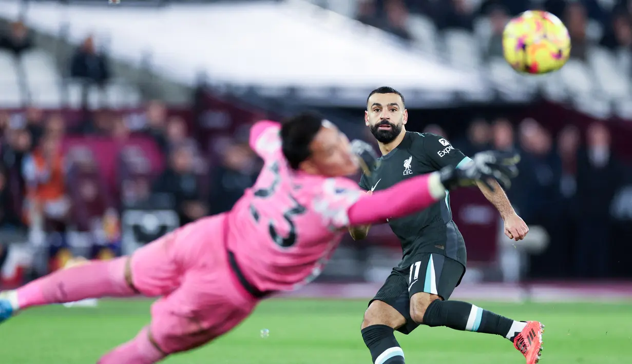 Liverpool sukses melibas West Ham United lima gol tanpa balas pada laga lanjutan Liga Inggris 2024-2025 di London Stadium pada Minggu (29/12/2024). (AFP/Adrian Dennis)