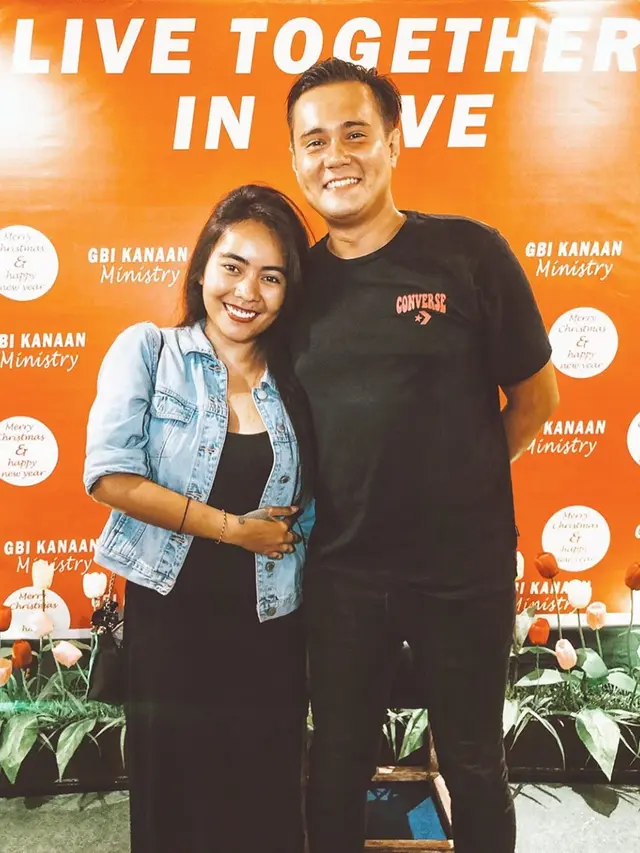 Jarang Tersorot, Ini 6 Potret Bobby Joseph dengan Sang Kekasih