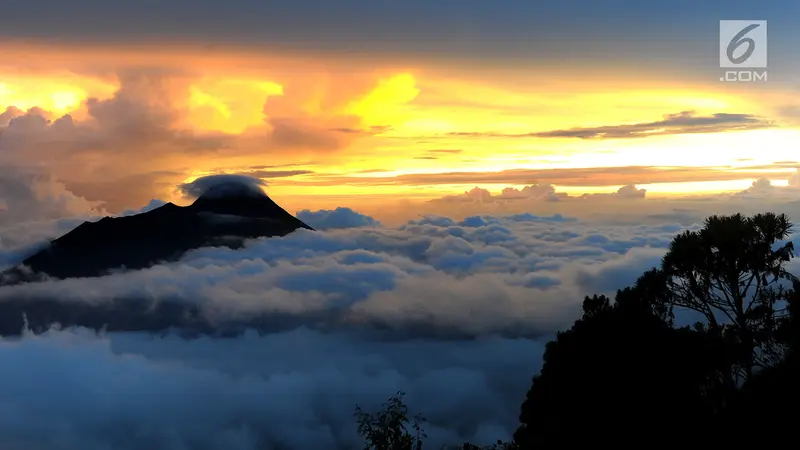 Merapi dari Gunung Merbabu