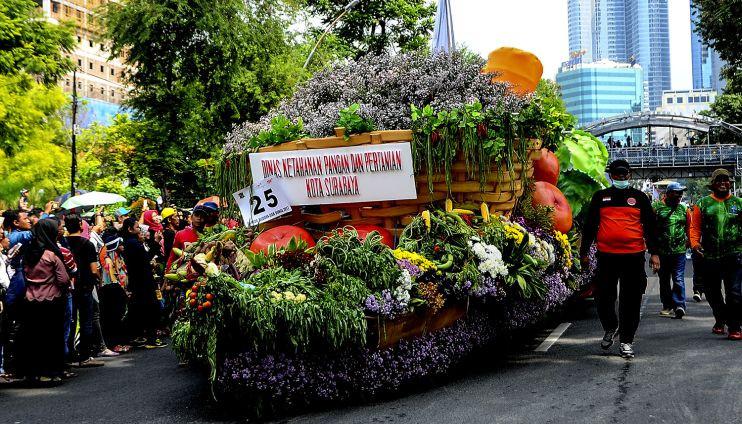 Parade Budaya Dan Bunga Jadi Daya Tarik Wisata Kota Pahlawan Lifestyle Liputan6 Com