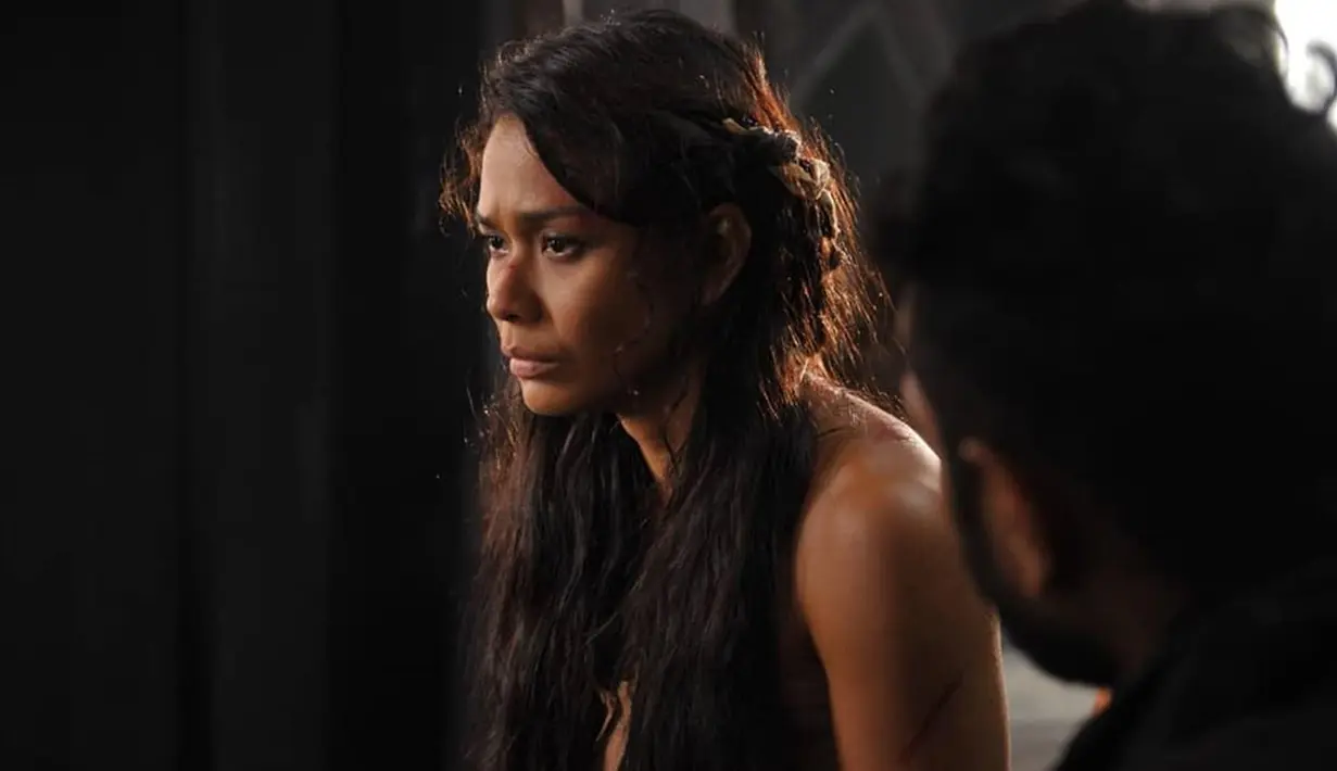Perannya sebagai Kalia dalam serial Grisse yang dirilis HBO Asia juga sukses mencuri perhatian. Pasalnya, dirinya disebut mampu membuat karakter yang ia perankan menjadi lebih hidup. (Liputan6.com/IG/@theadiniawirasti)