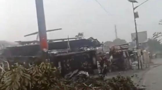 Sayap Pesawat Bekas Terbang Diterjang Puting Beliung di Bogor, Timpa Rumah Warga hingga Rusak Parah