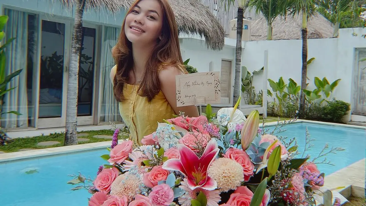 6 Potret Frislly Herlind, Wanita yang Resmi Jadi Kekasih Jordi Onsu