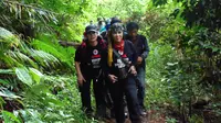 Ully Hary Rusady (Ully Sigar Rusady) saat mengadakan ekspedisi penyelamatan mata air di Gorontalo. (Foto: Ryan)