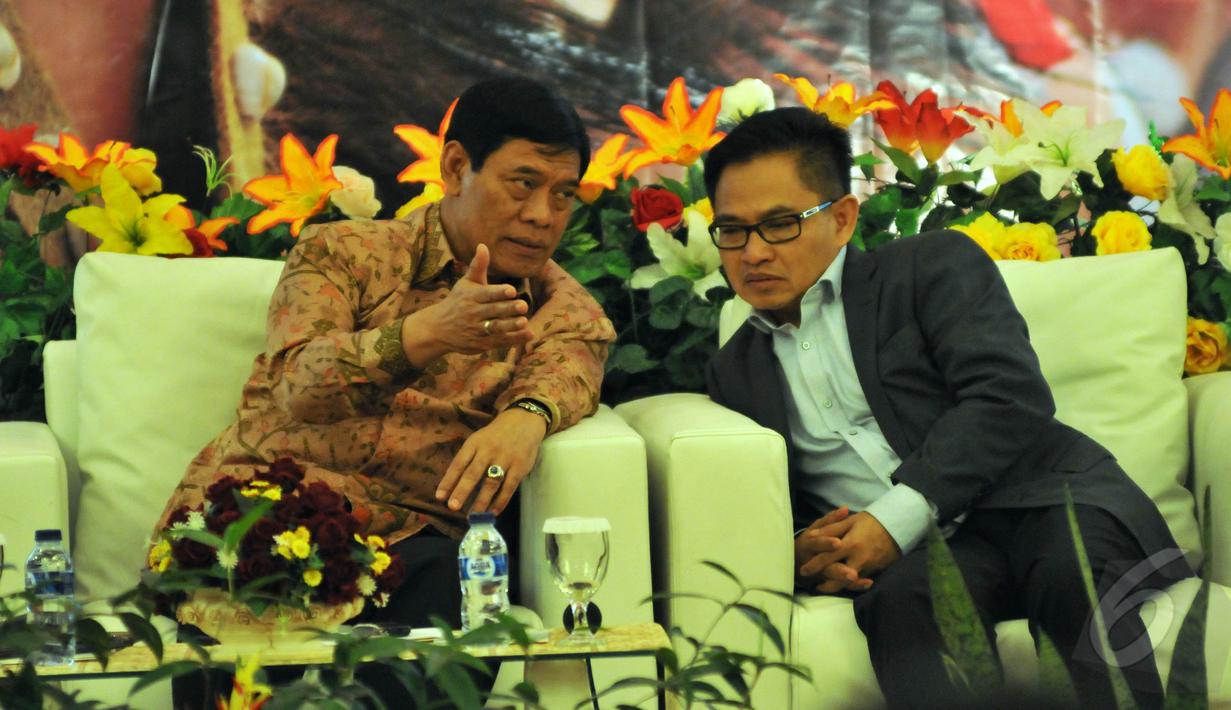 Dengan dibebaskannya wartawan asing untuk meliput, diharapkan Menteri Tedjo (kiri) tak ada lagi berita yang selalu mendiskreditkan bumi cendrawasih tersebut, Jakarta, Selasa (26/5/2015). (Liputan6.com/Andrian M Tunay)