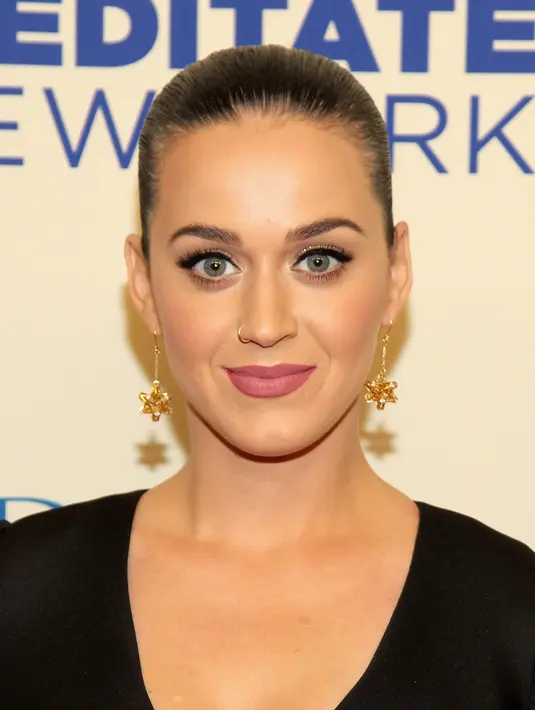 Inti dari tulisan panjang yang menyertakan unggahan fotonya itu mengajak masyarakat untuk melihat dan membuka mata apa yang sedang terjadi di North Dakota. (AFP/Bintang.com)