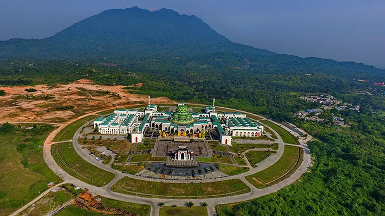 Wisata Masjid Agung Natuna.