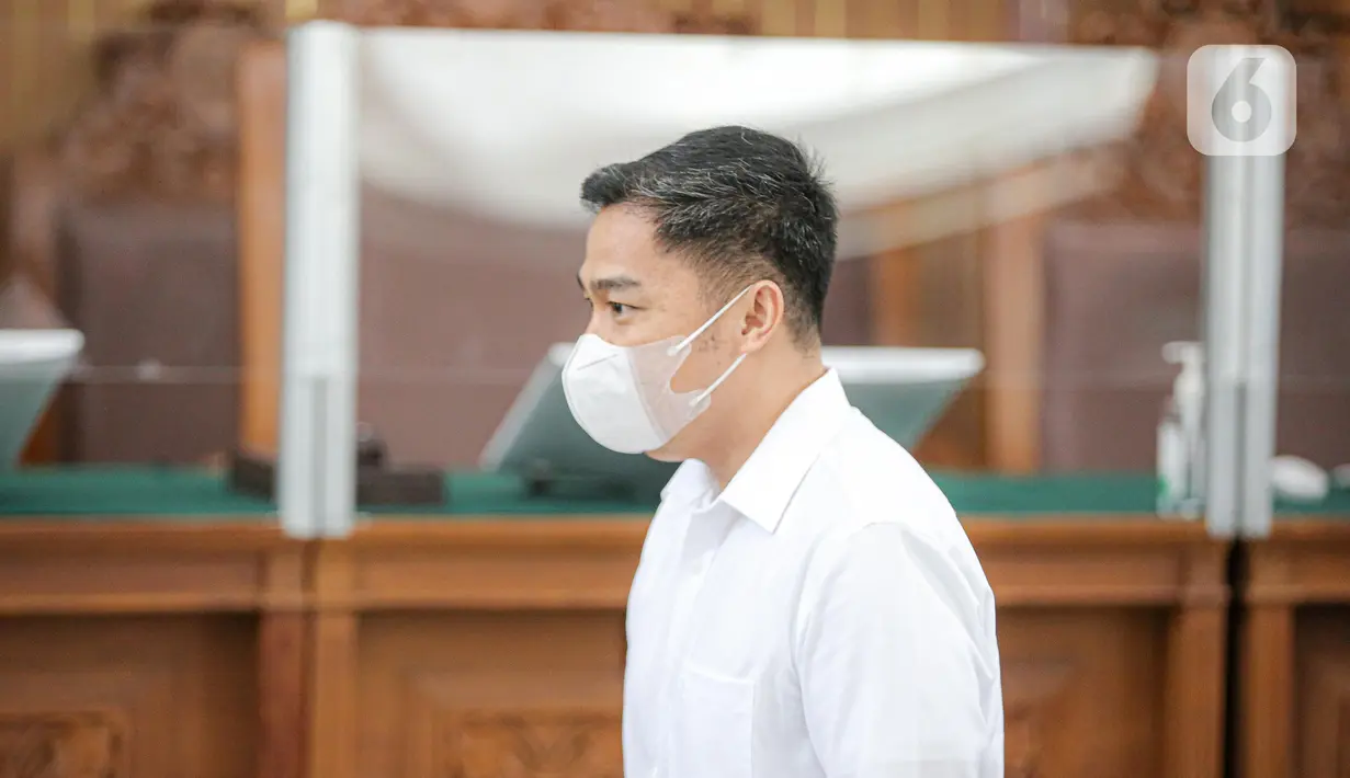 Terdakwa Arif Rachman Arifin  usai mengikuti sidang lanjutan kasus pembunuhan berencana terhadap Brigadir Nopriansyah Yosua Hutabarat atau Brigadir J di Pengadilan Negeri Jakarta Selatan, Jakarta, Selasa (1/11/2022). Sidang beragenda pembacaan putusan sela. (Liputan6.com/Faizal Fanani)