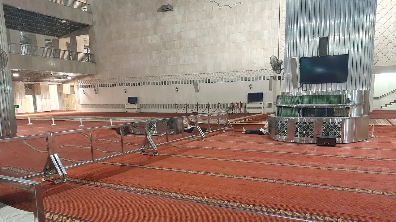 Masjid Istiqlal menyiapkan saf khusus difabel untuk salat Idul Adha.