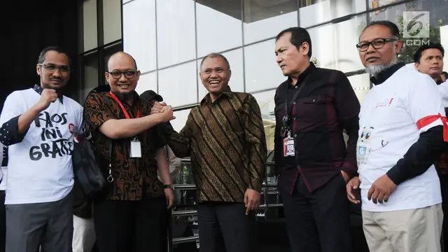 Salam Komando Novel Baswedan dan Pimpinan KPK di Hari Pertama Ngantor