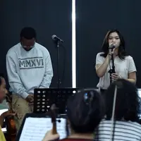 Kamga dan Isyana Sarasvati (Galih W Satria/Bintang.com)