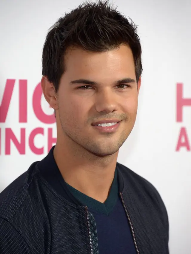 [Bintang] Taylor Lautner dan Billie Lourd