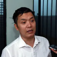 Hengki berharap bisa segera menemukan jalan keluar atas kasus yang menimpa dirinya. (Wimbarsana/Bintang.com)