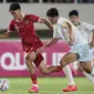 Pemain Timnas Indonesia U-23, Rafael William Struick menguasai bola saat melawan Chinese Taipei U-23 dalam pertandingan Grup K Kualifikasi Piala Asia U-23 2024 di Stadion Manahan, Solo, Sabtu (9/9/2023). (Bola.com/Arief Bagus)