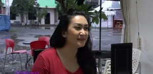 Nafa Urbach banyak melihat dukungan dan kepedulian para artis untuk Ibu Rosida, penderita kanker yang sempat tinggal di gerobak. Melihat keadaan Ibu Rosida, Nafa pun ikut prihatin dan berharap bisa ikut membantu.