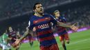 Pemain Barcelona, Dani Alves merayakan golnya ke gawang Villanovense pada laga Copa del Rey (King's Cup) di Stadion Camp Nou, Barcelona, Kamis (3/12/2015).  (AFP Photo/Lluis Gene)
