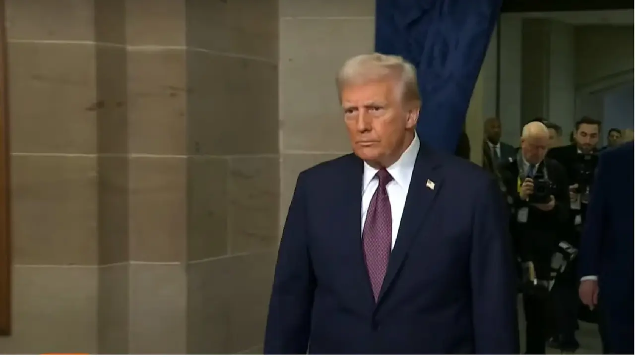 Donald Trump resmi dilantik sebagai Presiden ke-47 Amerika Serikat (AS) pada Senin (20/1/2025) di Capitol Rotunda. (Tangkapan layar)