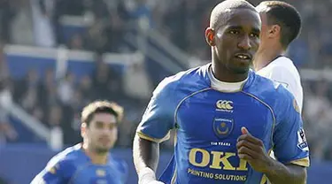 Jermain Defoe of Portsmouth celebrates scoring his penalty against Tottenham during a Barclays Premier League game at Fratton Park in Portsmouth, on September 28, 2008. AFP PHOTO/IAN KINGTON