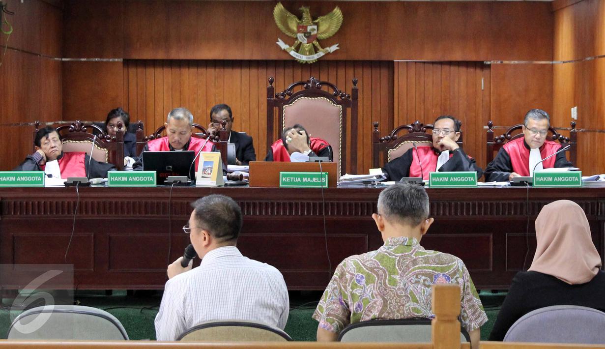 Wajah Tegang Pejabat Bbj Penyuap Kepala Bappebti Saat Dengarkan Keterangan Saksi Foto Liputan6 Com